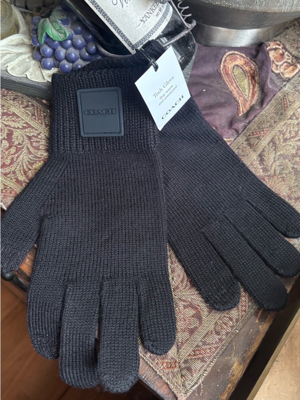 Authentic COACH 1941 Black Knit Tech Gloves with Logo Patch - Picture 1 of 6